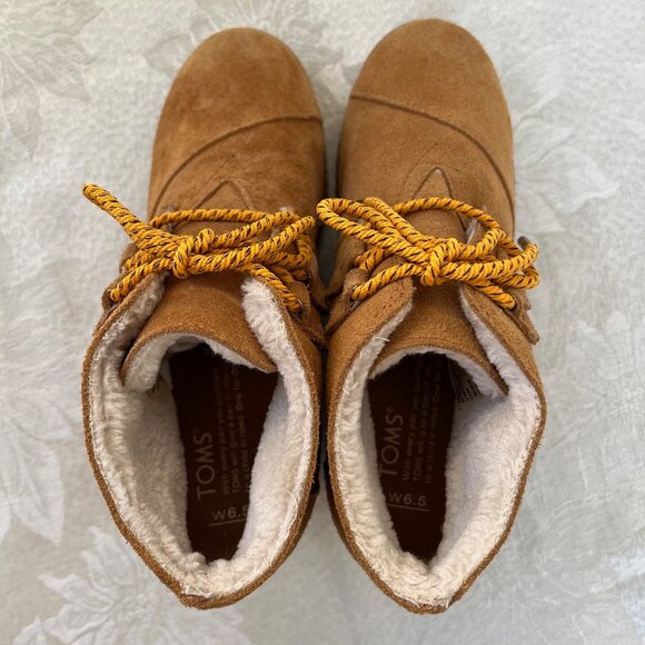 TOMS Shearling Lined Desert Suede Leather Wedge Booties Lace Up Boots 6.5 / 6 - Picture 10 of 16